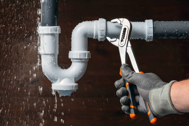 Professional Leak Detection technician working in Farmington, MI